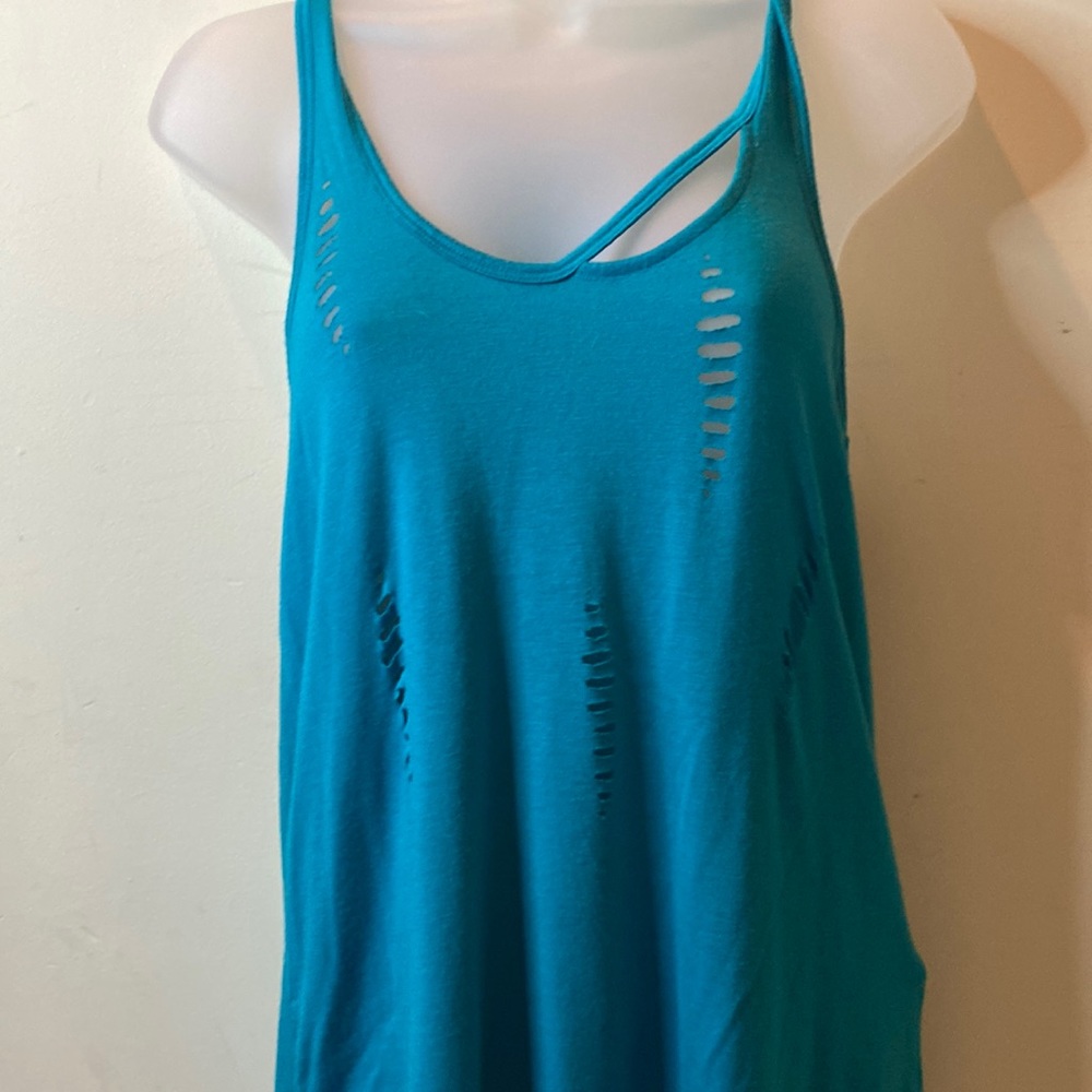 Distressed turquoise tank